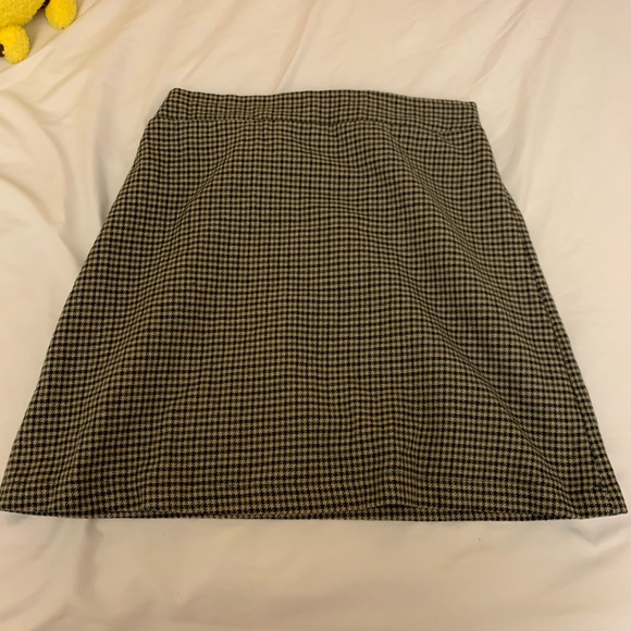 American Eagle Outfitters Dresses & Skirts - Like new american eagle houndstooth mini skirt